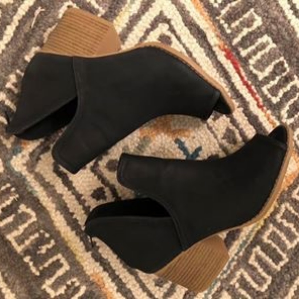 Black v-ed booties